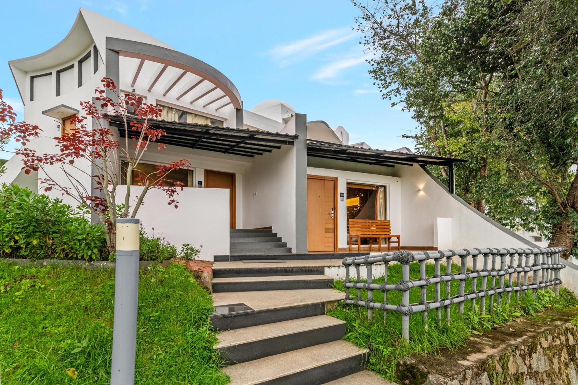 Sterling Kodai Valley Resort 4*